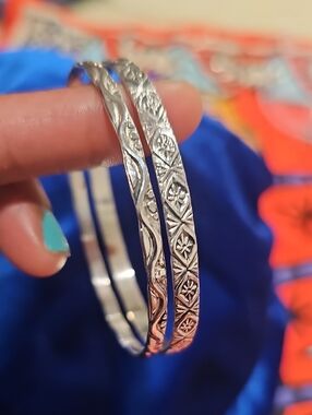 Ladies Size 8,  925 Sterling Silver Engraved Bangle Set Of Two New & Very Pretty